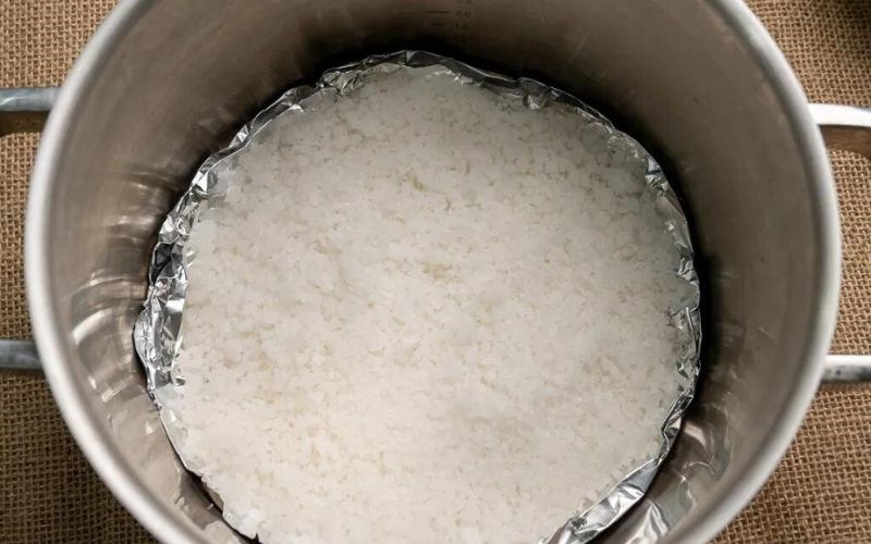 L&agrave;m g&agrave; hấp muối bằng nồi inox ngon hấp dẫn m&agrave; kh&ocirc;ng bị ch&aacute;y nồi