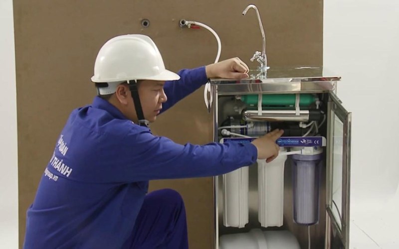 li&ecirc;n hệ với c&aacute;c cơ quan li&ecirc;n quan hoặc nhờ thợ sửa ống nước kiểm tra