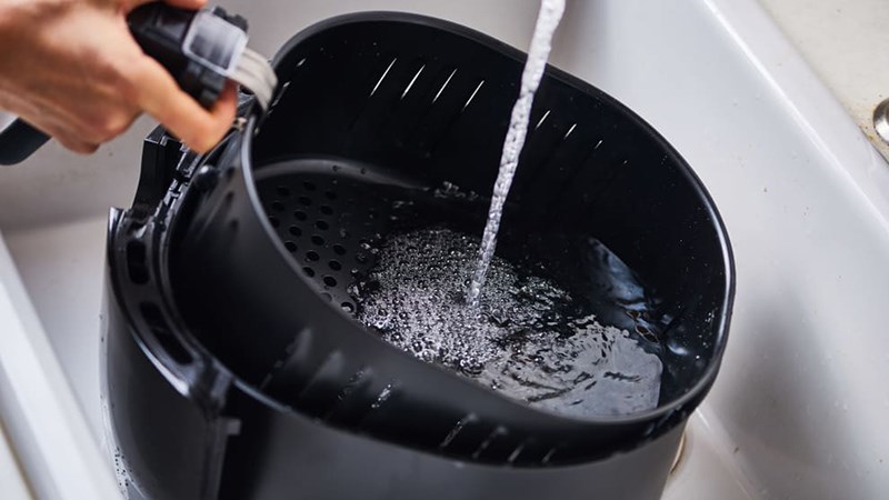 C&aacute;ch vệ sinh nồi chi&ecirc;n kh&ocirc;ng dầu