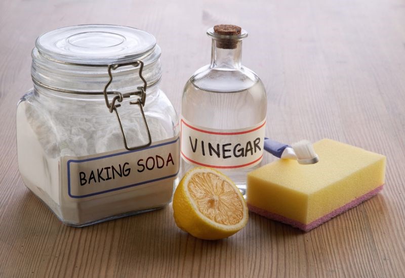 Sử dụng giấm hoặc chanh
