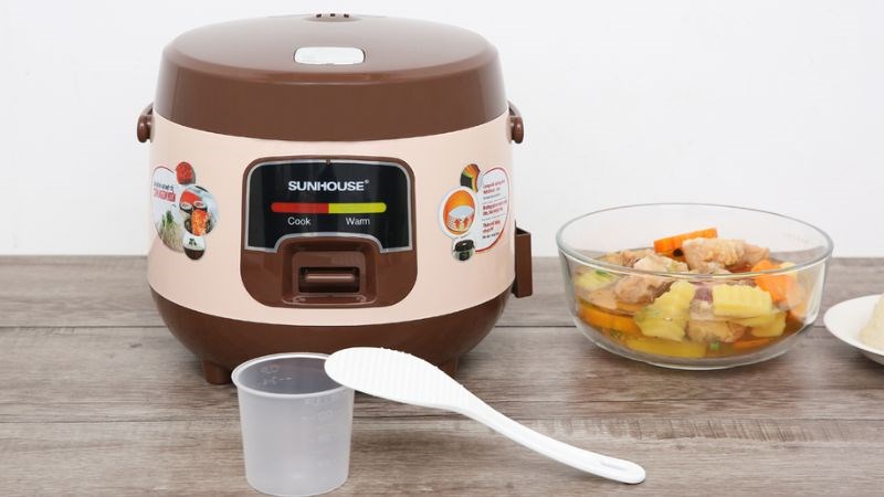 Nồi cơm nắp g&agrave;i Sunhouse 1 l&iacute;t SHD8208C