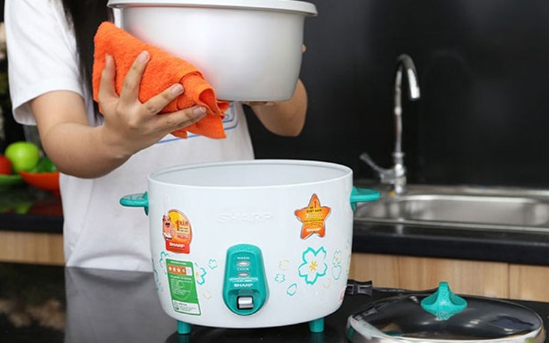 Chưa lau khô nồi