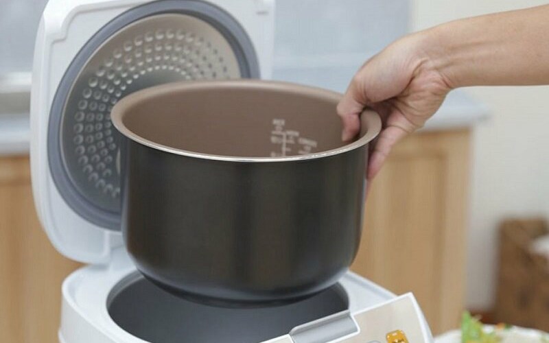 Lòng nồi cơm bị nứt