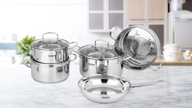 Tại sao xoong nồi l&agrave;m bằng kim loại?