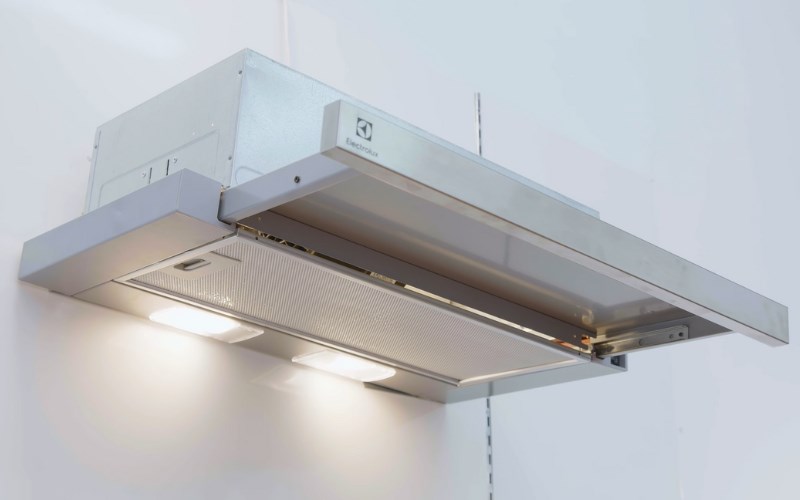 M&aacute;y h&uacute;t m&ugrave;i k&eacute;o r&uacute;t Electrolux LFP216S