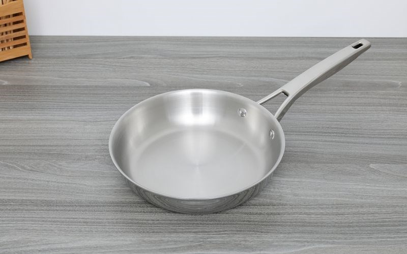 Chảo inox nguy&ecirc;n khối đ&aacute;y từ 24 cm Elmich Trimax EL-2821