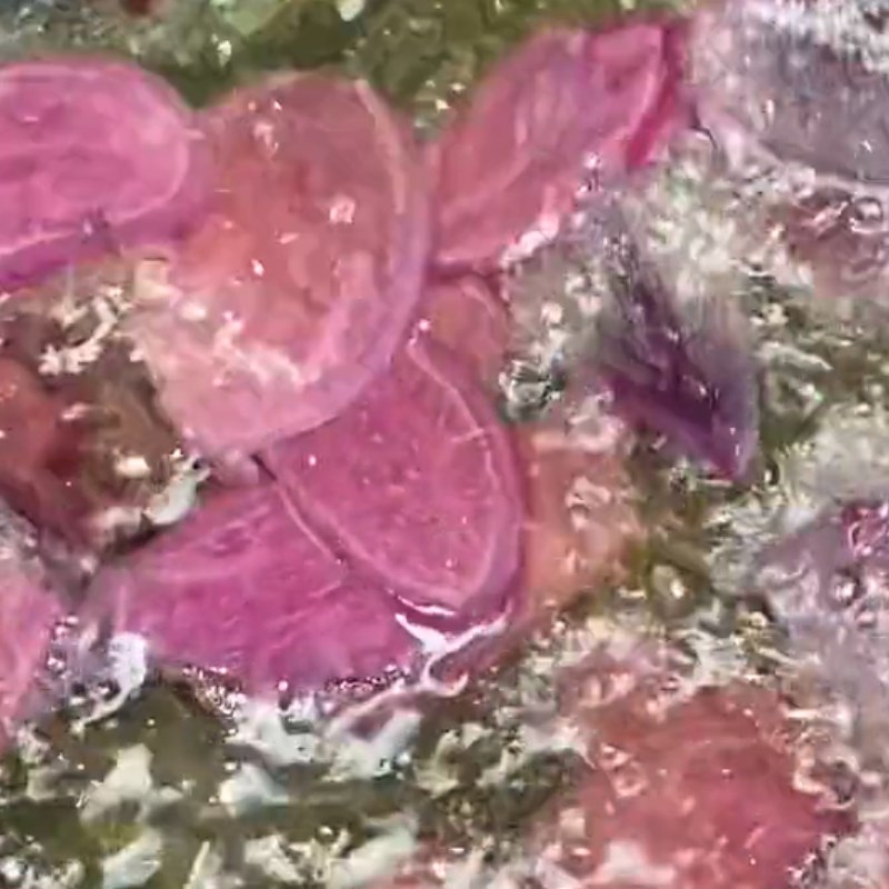 Bước 1 Chiên khoai lang tím Khoai lang tím ngào bơ đường (Công thức được chia sẻ từ Tiktok Vào bếp cùng Điện máy XANH)