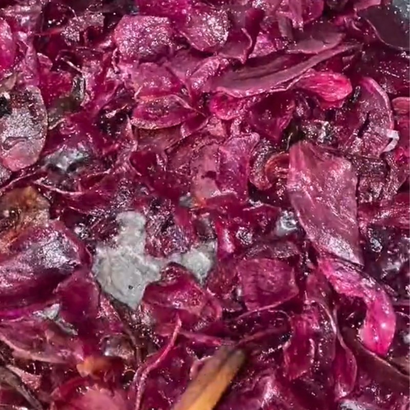 Bước 2 Khoai ngào bơ đường Khoai lang tím ngào bơ đường (Công thức được chia sẻ từ Tiktok Vào bếp cùng Điện máy XANH)