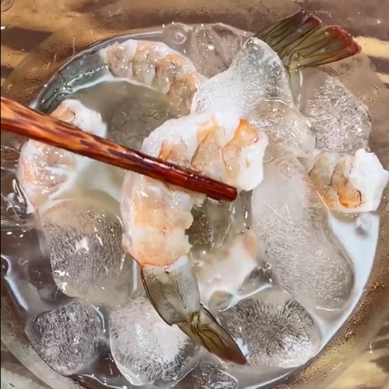 Bước 3 Chế biến thịt tôm Tôm sốt thái (Công thức được chia sẻ từ TikTok Vào bếp cùng KitchenAZ)