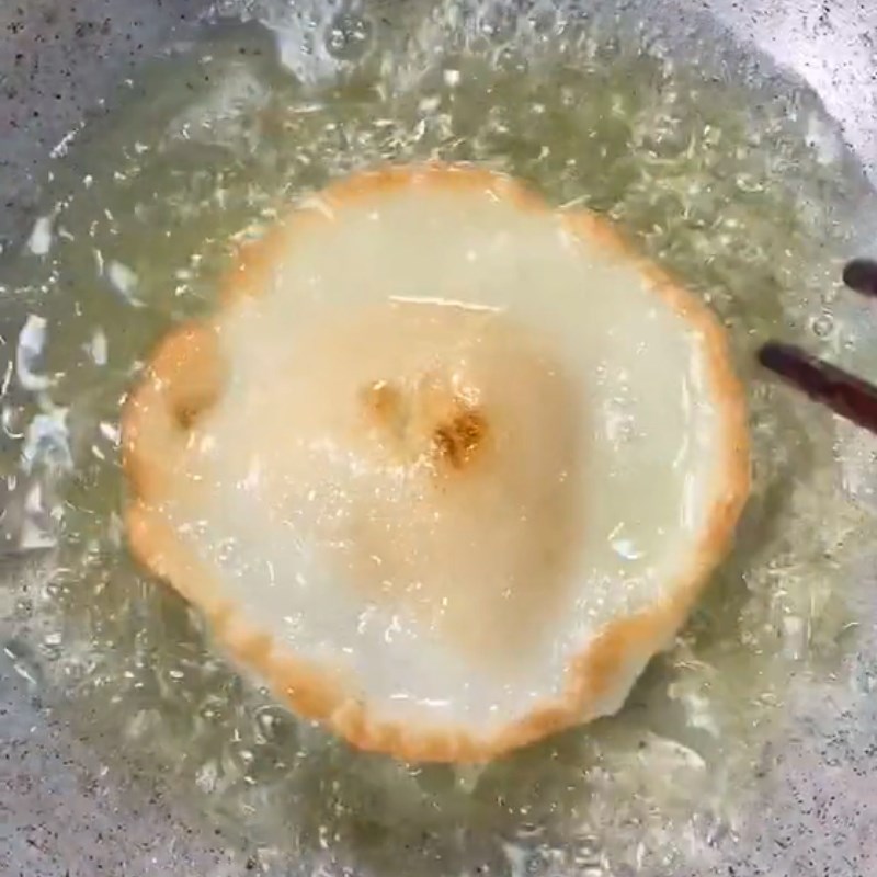 Bước 2 Chiên bánh Bánh tai yến (Công thức được chia sẻ từ Tiktok Vào bếp cùng KitchenAZ)