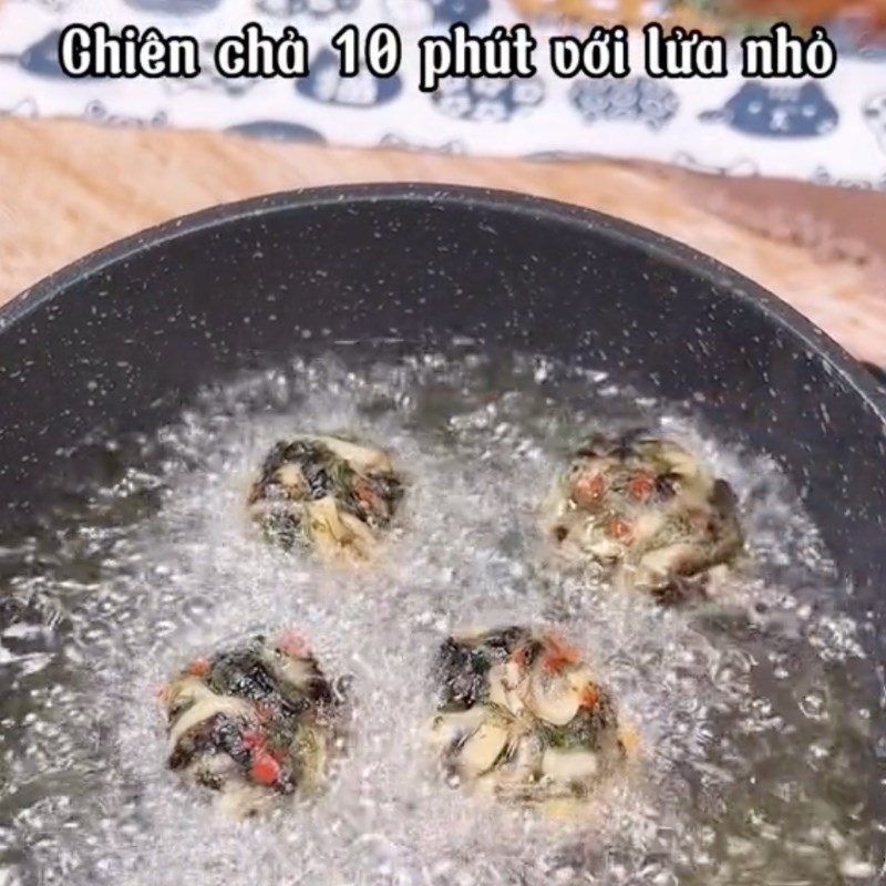 Bước 3 Chiên chả nấm Chả nấm thì là rong biển