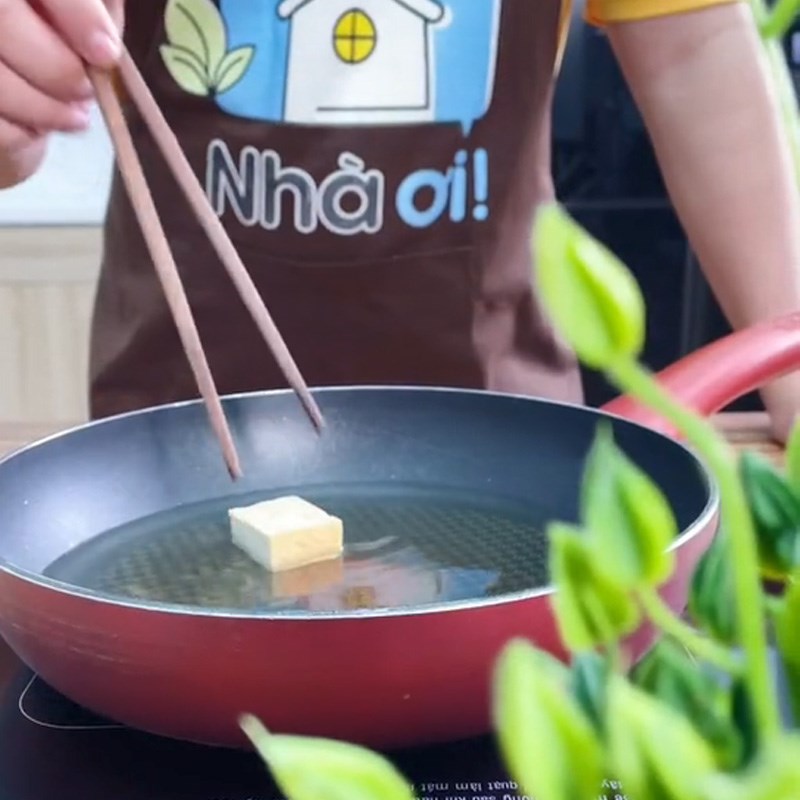 Bước 2 Chiên đậu hũ Đậu hũ rang muối (Công thức được chia sẻ từ TikTok Vào bếp cùng Điện máy XANH)