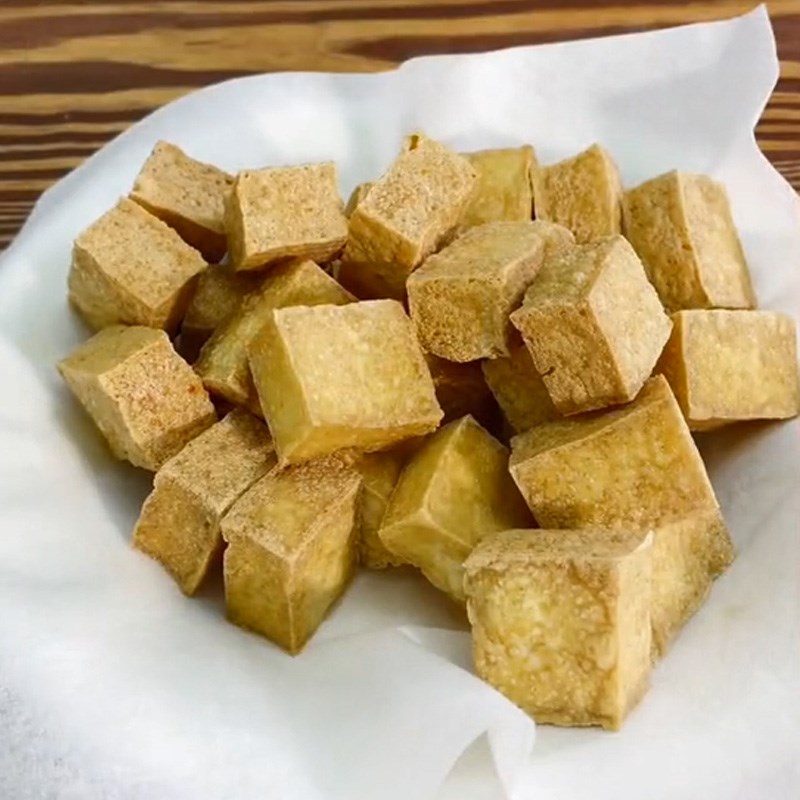 Bước 2 Chiên đậu hũ Đậu hũ rang muối (Công thức được chia sẻ từ TikTok Vào bếp cùng Điện máy XANH)