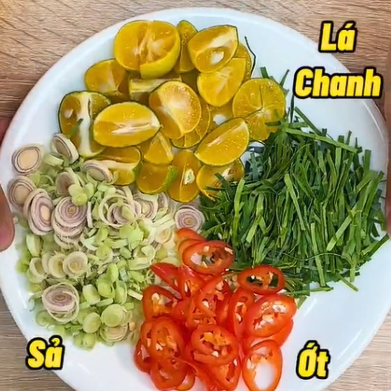 Bước 1 Chuẩn bị nguyên liệu Ba rọi lắc sả tắc (Công thức được chia sẻ từ Tiktok Vào bếp cùng Thitheonong.com)