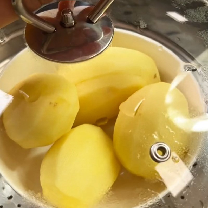 Bước 1 Hấp và nghiền khoai tây Bánh khoai tây hình nấm