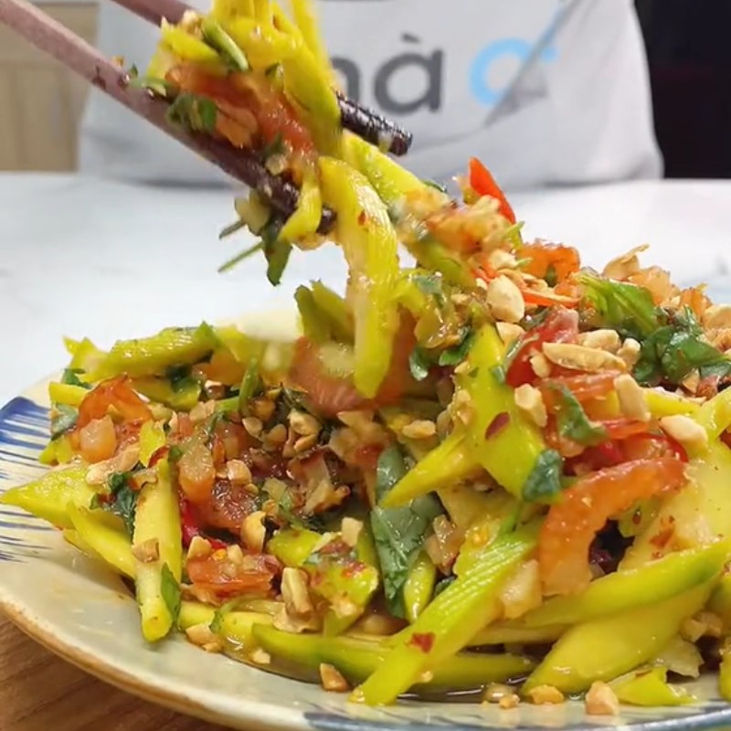 Bước 3 Hoàn thành Gỏi cóc tôm khô