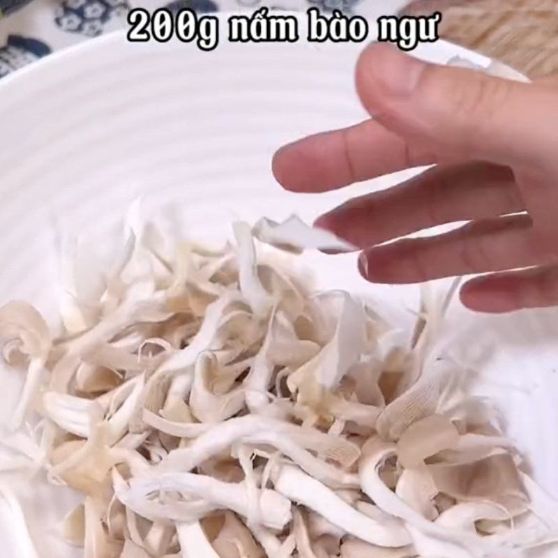 Bước 2 Làm chả nấm Chả nấm thì là rong biển