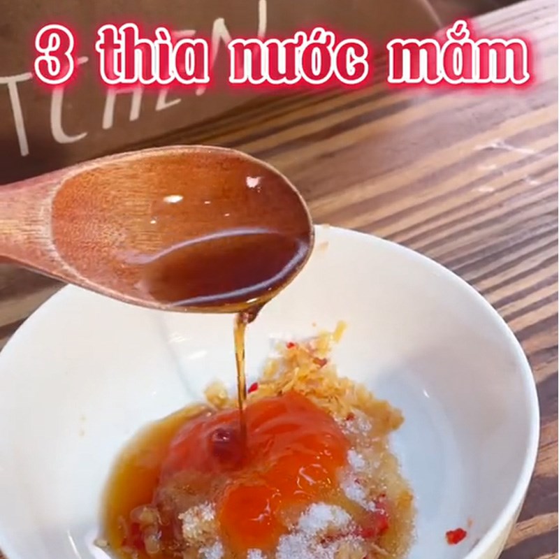 Bước 2 Làm nước sốt thái Tôm sốt thái (Công thức được chia sẻ từ TikTok Vào bếp cùng KitchenAZ)