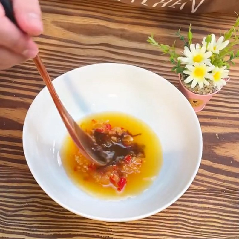 Bước 2 Làm nước sốt thái Gỏi đu đủ thái lan (Công thức được chia sẻ từ TikTok Vào bếp cùng Điện máy XANH)