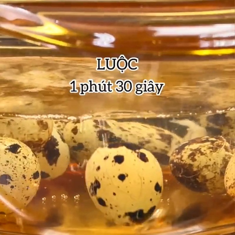 Bước 1 Luộc trứng cút Sườn kho trứng cút (Công thức được chia sẻ từ TikTok Vào bếp cùng Điện máy XANH)