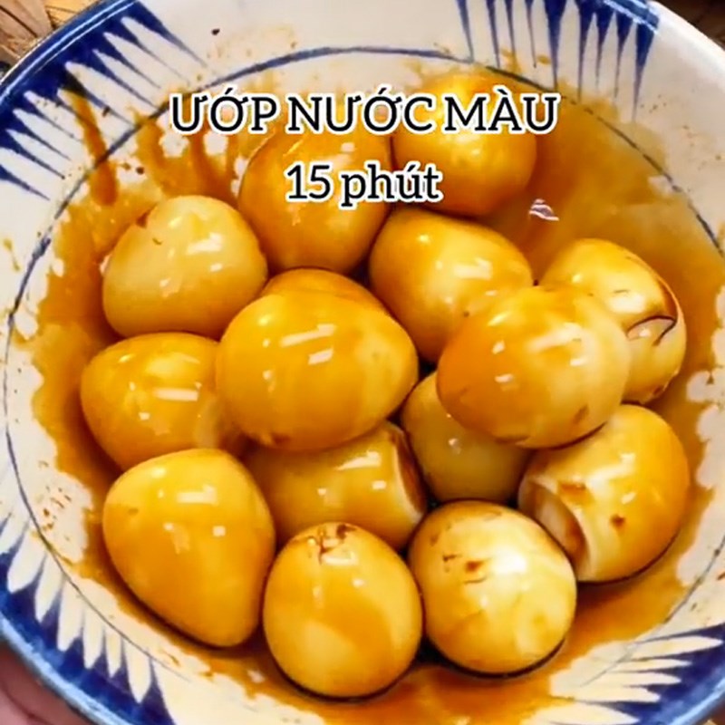 Bước 1 Luộc trứng cút Sườn kho trứng cút (Công thức được chia sẻ từ TikTok Vào bếp cùng Điện máy XANH)