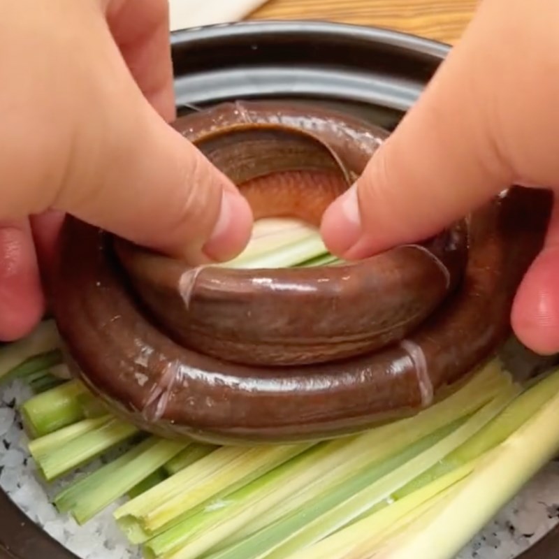 Bước 2 Lươn nổ muối Lươn nổ muối