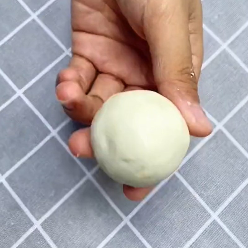 Bước 4 Nặn bánh Bánh rán lúc lắc ( Công thức được chia sẻ từ Tiktok Vào bếp cùng Điện máy XANH)