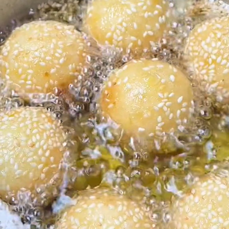 Bước 4 Nặn bánh Bánh rán lúc lắc ( Công thức được chia sẻ từ Tiktok Vào bếp cùng Điện máy XANH)