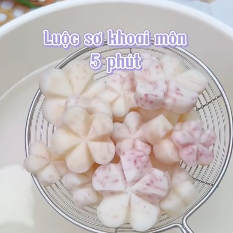 Bước 3 Nấu chè khoai môn dẻo Chè khoai môn dẻo