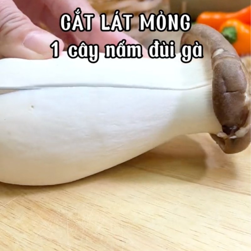 Bước 1 Sơ chế nấm và nguyên liệu khác Nấm đùi gà xào chua ngọt