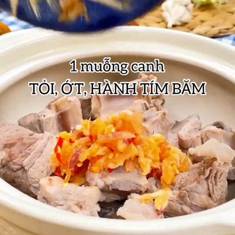 Bước 2 Sơ chế nguyên liệu Sườn kho trứng cút (Công thức được chia sẻ từ TikTok Vào bếp cùng Điện máy XANH)