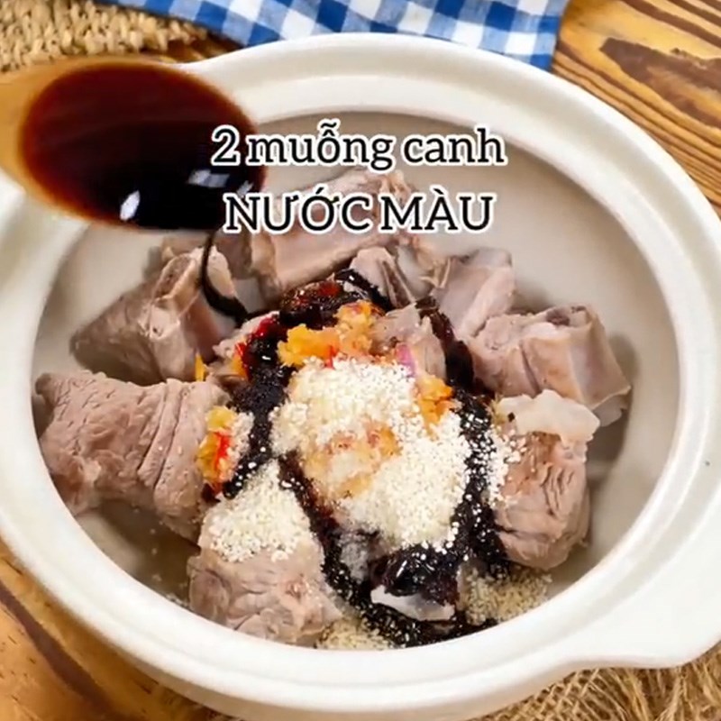 Bước 2 Sơ chế nguyên liệu Sườn kho trứng cút (Công thức được chia sẻ từ TikTok Vào bếp cùng Điện máy XANH)