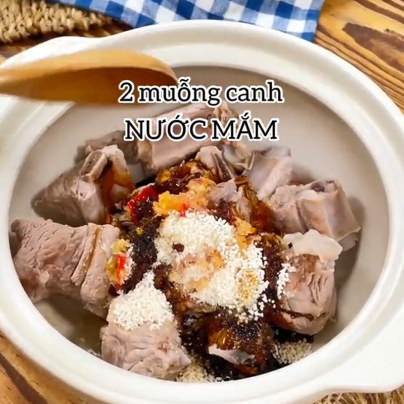 Bước 2 Sơ chế nguyên liệu Sườn kho trứng cút (Công thức được chia sẻ từ TikTok Vào bếp cùng Điện máy XANH)