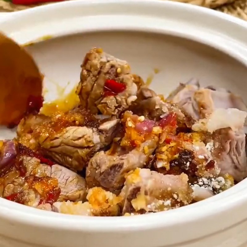 Bước 2 Sơ chế nguyên liệu Sườn kho trứng cút (Công thức được chia sẻ từ TikTok Vào bếp cùng Điện máy XANH)