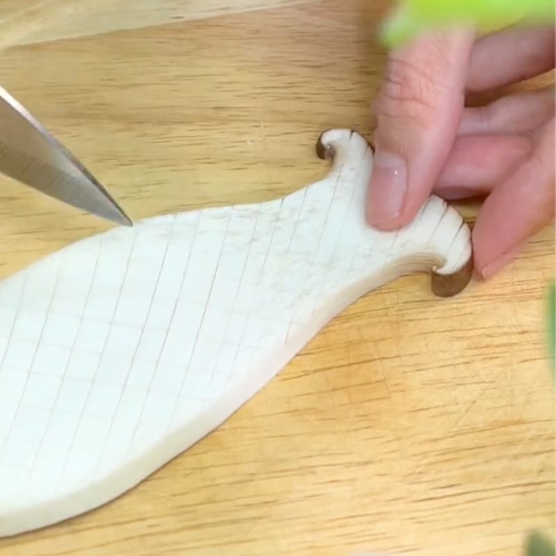 Bước 1 Sơ chế nấm và nguyên liệu khác Nấm đùi gà xào chua ngọt