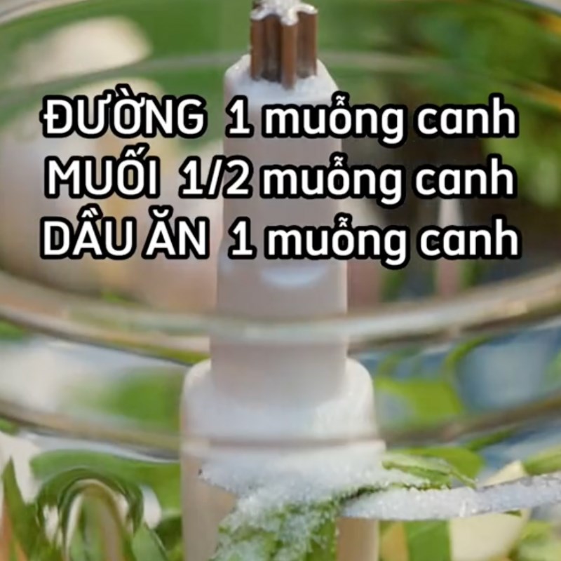 Bước 1 Sơ chế nguyên liệu làm xốt muối chiên cơm Cơm chiên muối ớt xanh (Công thức từ kênh Tiktok Vào bếp cùng Điện máy XANH)