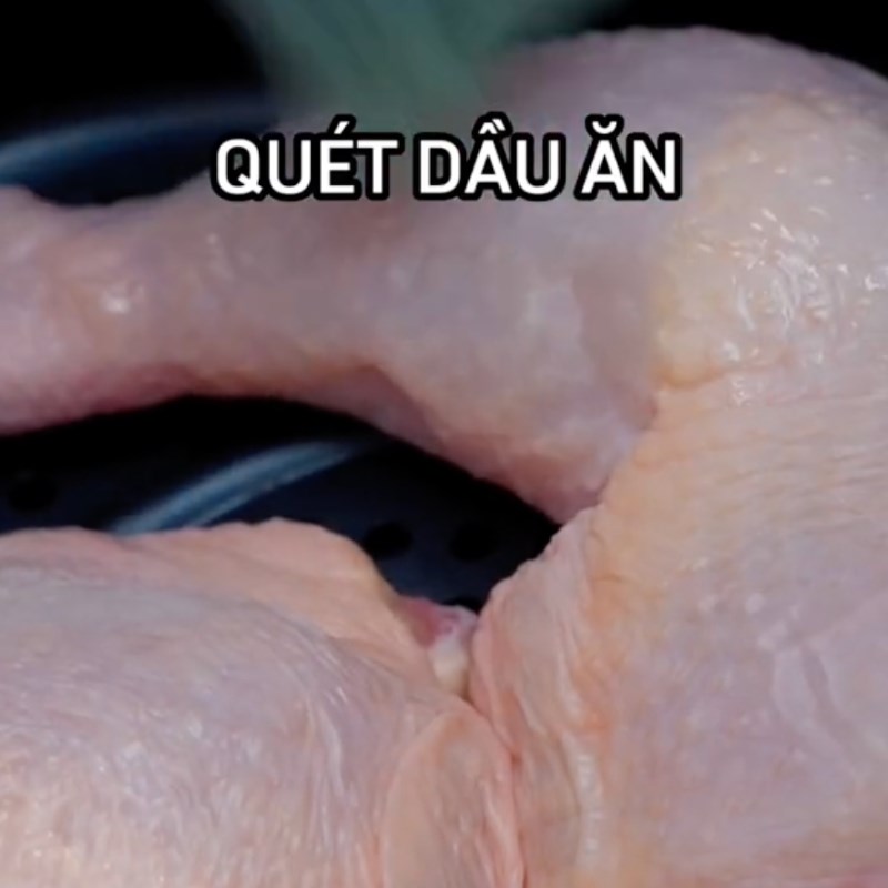 Bước 2 Sơ chế và nướng đùi gà Cơm chiên muối ớt xanh (Công thức từ kênh Tiktok Vào bếp cùng Điện máy XANH)