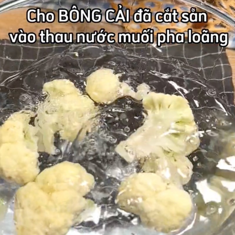 Bước 1 Sơ chế và ướp bông cải KFC chay (Công thức từ kênh tiktok Bếp chay XANH)