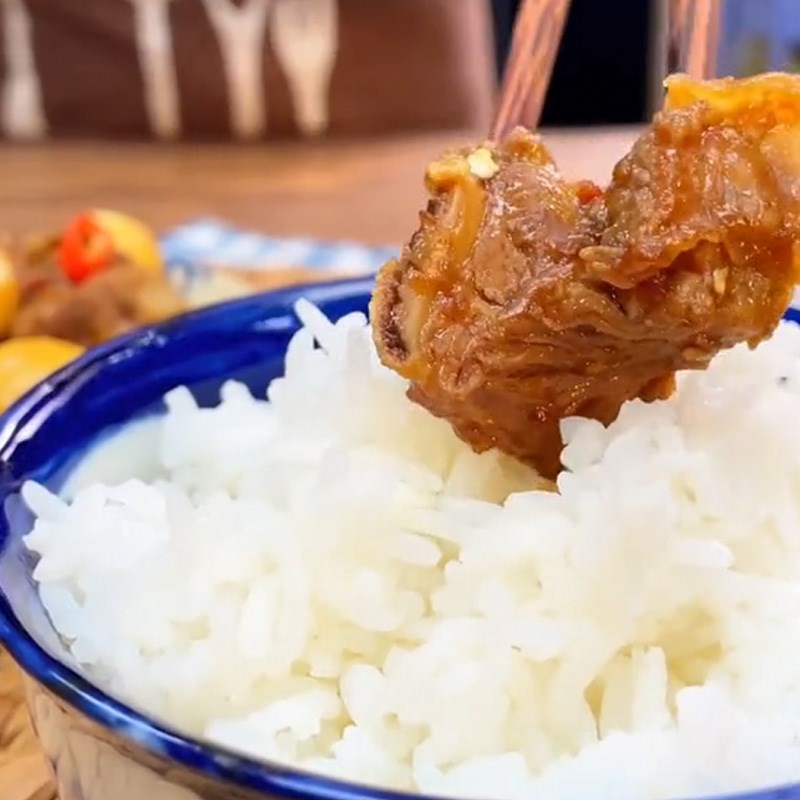 Bước 4 Thành phẩm Sườn kho trứng cút (Công thức được chia sẻ từ TikTok Vào bếp cùng Điện máy XANH)