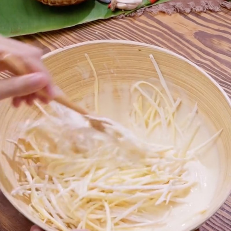 Bước 3 Trộn bột chiên tôm Bánh tôm chiên khoai lang (Công thức từ kênh TikTok Vào bếp cùng Điện máy XANH!)