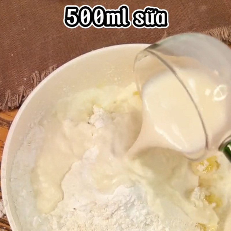 Bước 2 Trộn bột Bánh khoai tây hình nấm