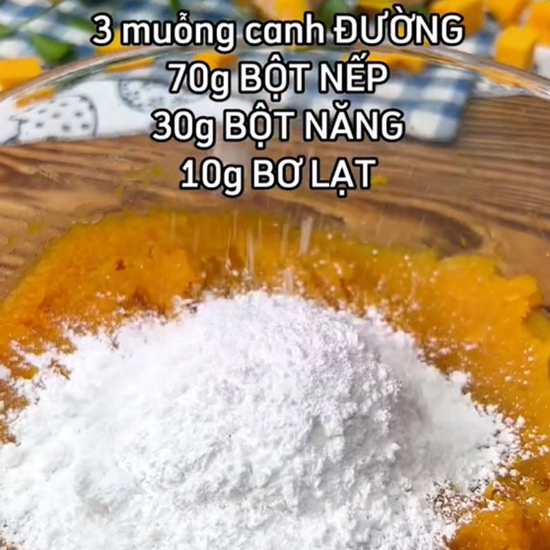 Bước 2 Trộn bột Bánh mochi bí đỏ phô mai