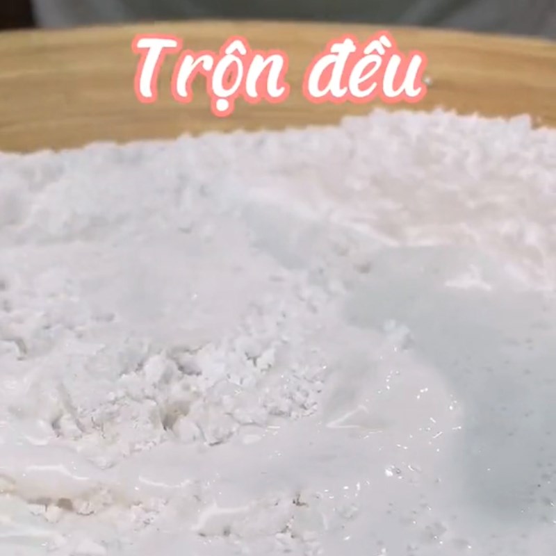 Bước 1 Trộn bột Bánh tai yến (Công thức được chia sẻ từ Tiktok Vào bếp cùng KitchenAZ)