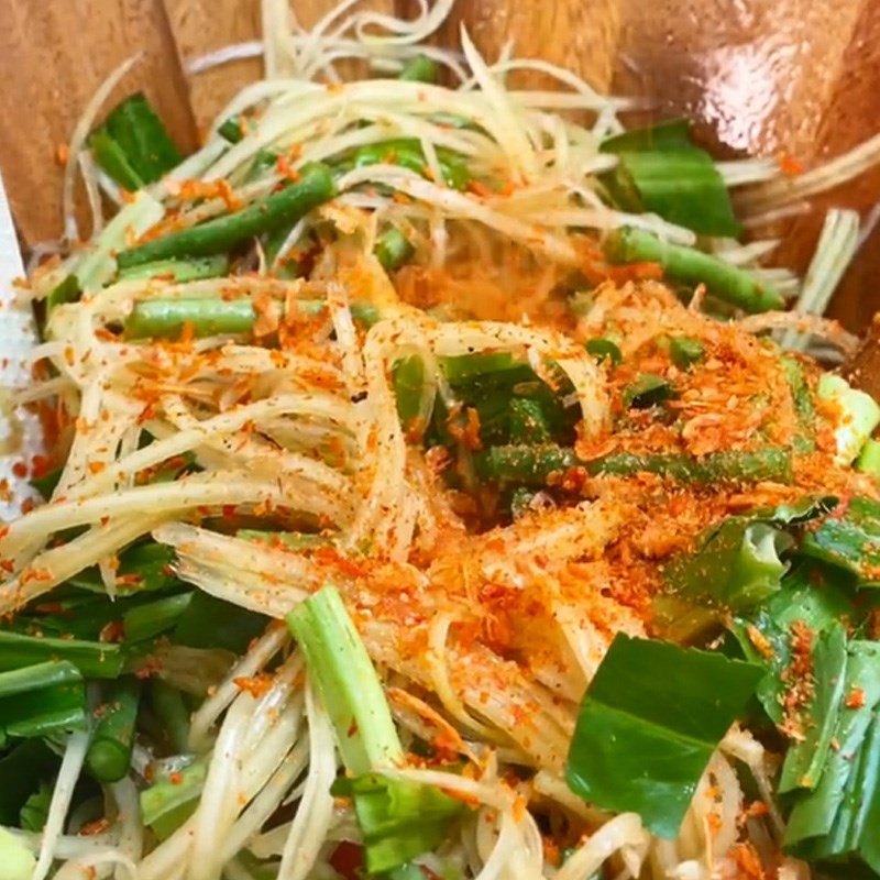 Bước 3 Trộn gỏi đu đủ thái lan Gỏi đu đủ thái lan (Công thức được chia sẻ từ TikTok Vào bếp cùng Điện máy XANH)