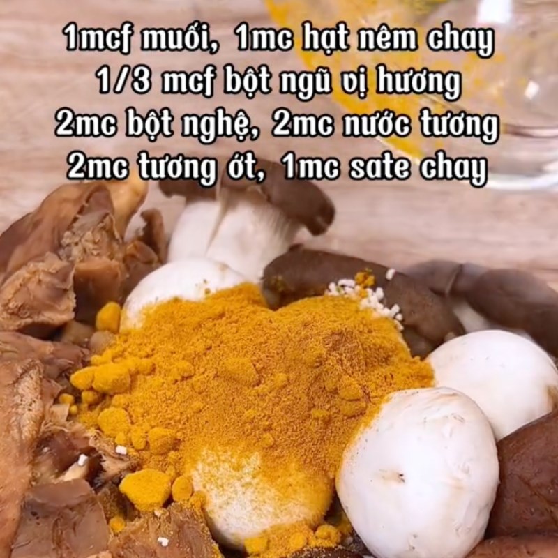 Bước 2 Ướp nấm Nấm kho sả nghệ