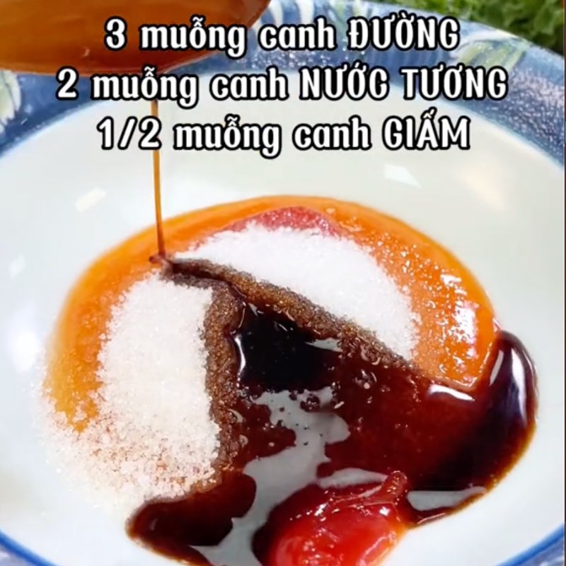 Bước 2 Làm xốt chua ngọt Nấm đùi gà xào chua ngọt