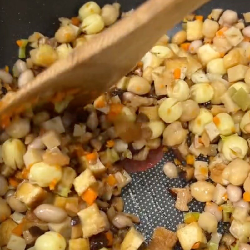 Bước 4 Xào nhân Xôi bát bửu chay (Công thức được chia sẻ bởi Tiktok Bếp chay XANH)