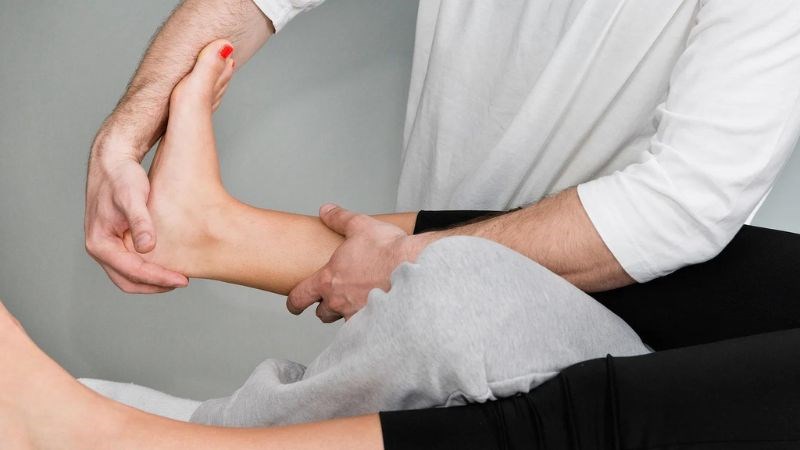 Bạn nên đến gặp bác sĩ khi có các dấu hiệu của hội chứng ống cổ chân Bạn nên đến gặp bác sĩ khi có các dấu hiệu của hội chứng ống cổ chân