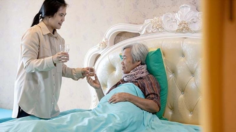 Người bất động lâu ngày dễ bị loét hơn