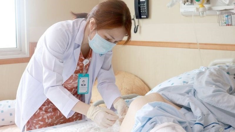 Thay đổi tư thế người bệnh thường xuyên